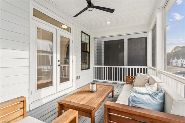 909 Douglas Eley LN, Chesapeake, VA 23322