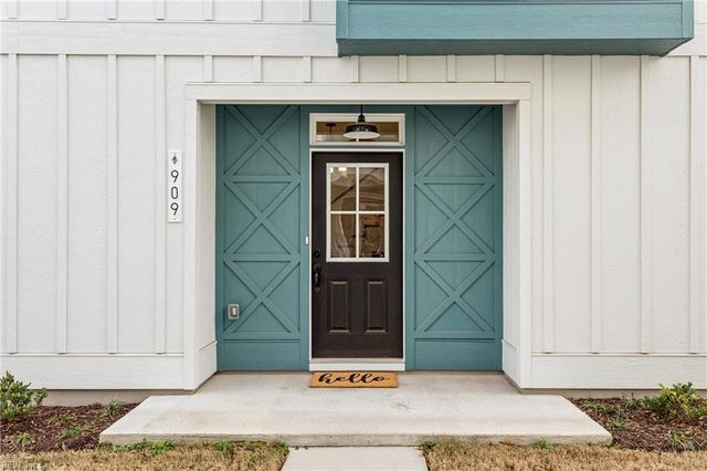 909 Douglas Eley LN, Chesapeake, VA 23322