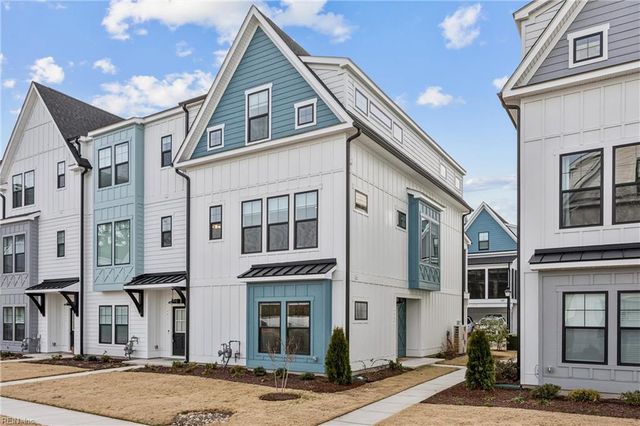 909 Douglas Eley LN, Chesapeake, VA 23322