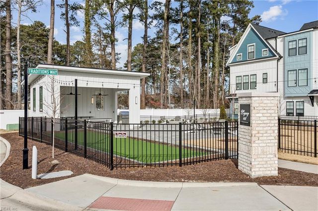 909 Douglas Eley LN, Chesapeake, VA 23322