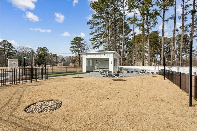 909 Douglas Eley LN, Chesapeake, VA 23322