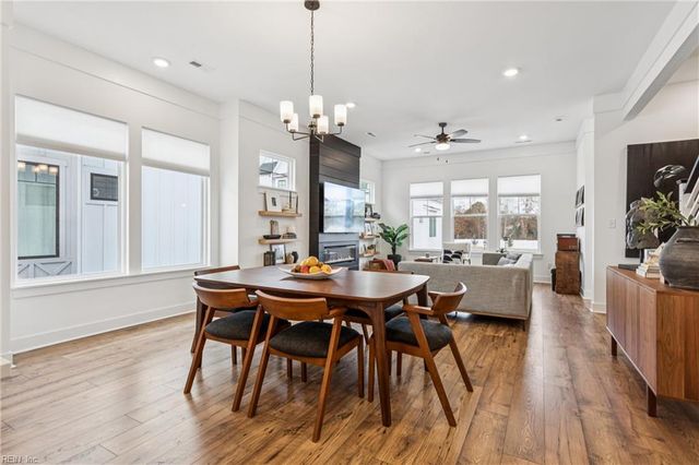 909 Douglas Eley LN, Chesapeake, VA 23322