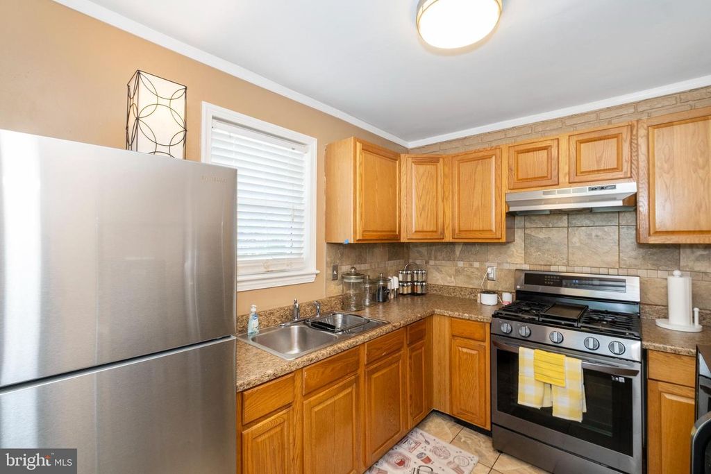 Image 17 of property listing at 5616 MARLBORO PIKE, District Heights, MD 20747