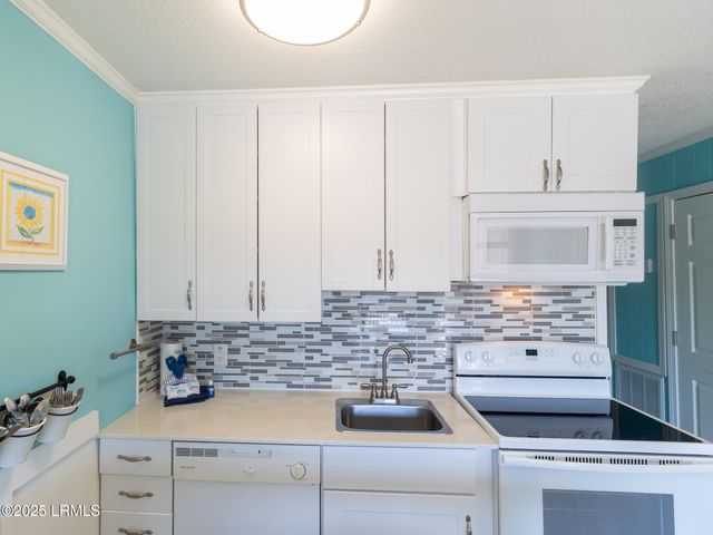 40 Folly Field Rd Apt C246, Hilton Head Island, SC 29928