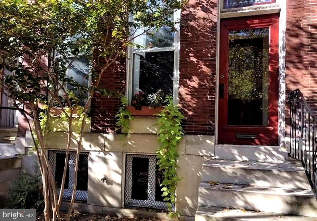Image 1 of property listing at 2522 N CALVERT ST, Baltimore, MD 21218