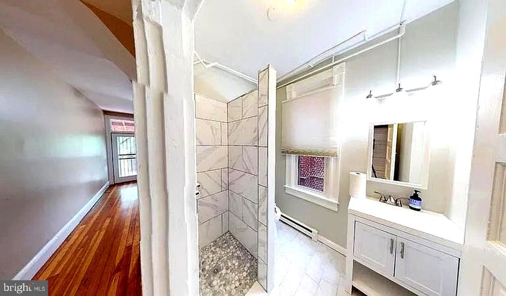 Image 10 of property listing at 2522 N CALVERT ST, Baltimore, MD 21218