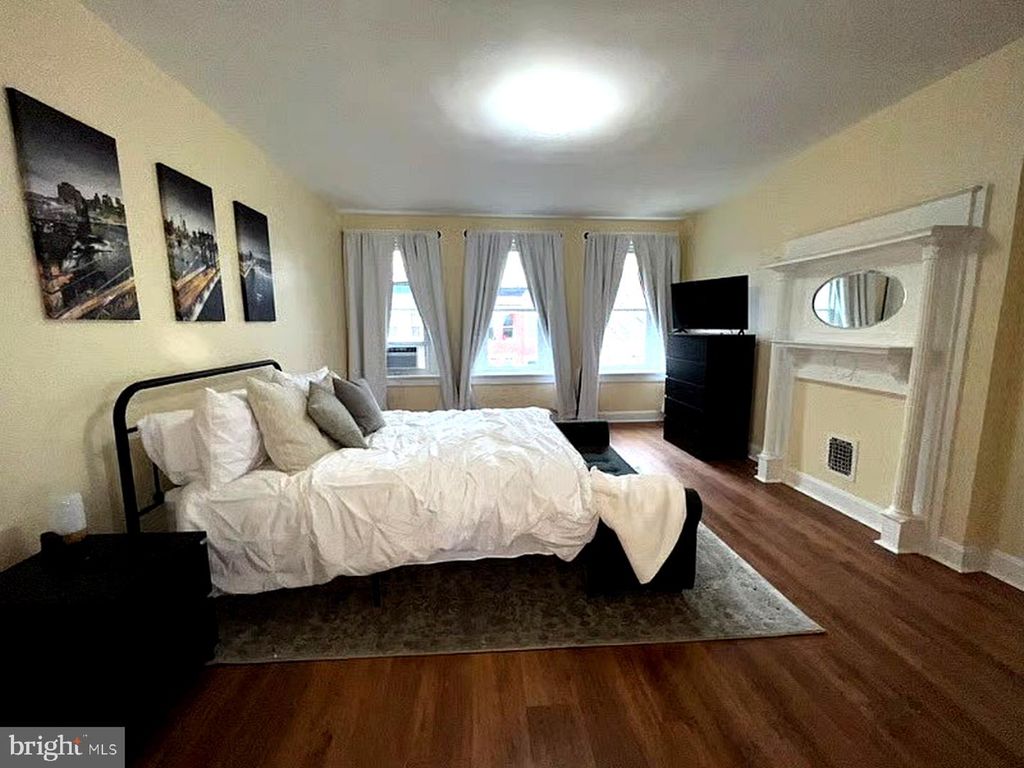 Image 11 of property listing at 2522 N CALVERT ST, Baltimore, MD 21218