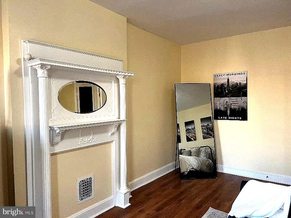 Image 13 of property listing at 2522 N CALVERT ST, Baltimore, MD 21218