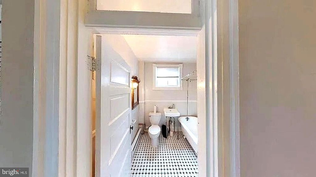 Image 6 of property listing at 2522 N CALVERT ST, Baltimore, MD 21218