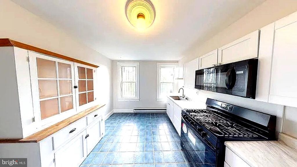 Image 9 of property listing at 2522 N CALVERT ST, Baltimore, MD 21218