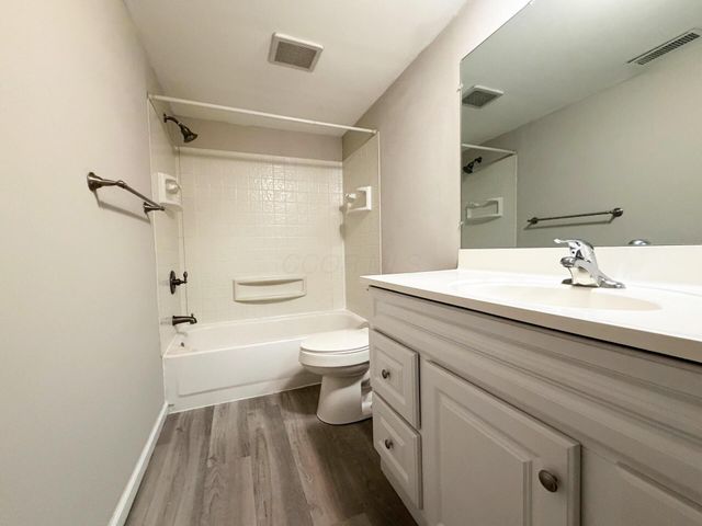 4710 Charecote Lane, D D, Columbus, OH 43220