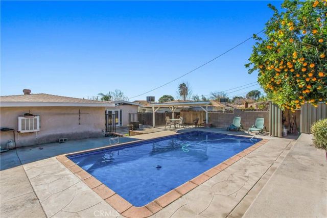 272 E 47th St, San Bernardino, CA 92404