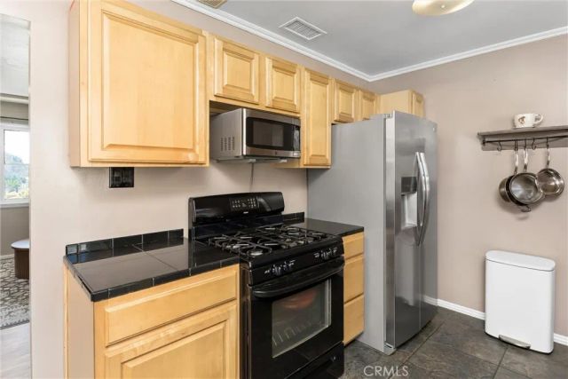 272 E 47th St, San Bernardino, CA 92404