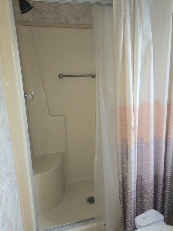 Image 43 of property listing at 131 VICTORIA DRIVE, Haines City, FL 33844