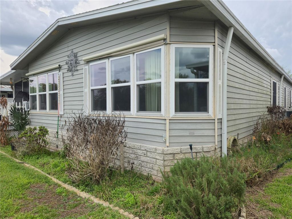 Image 6 of property listing at 131 VICTORIA DRIVE, Haines City, FL 33844