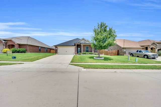 111 Broken Arrow Street, Waxahachie, TX 75165