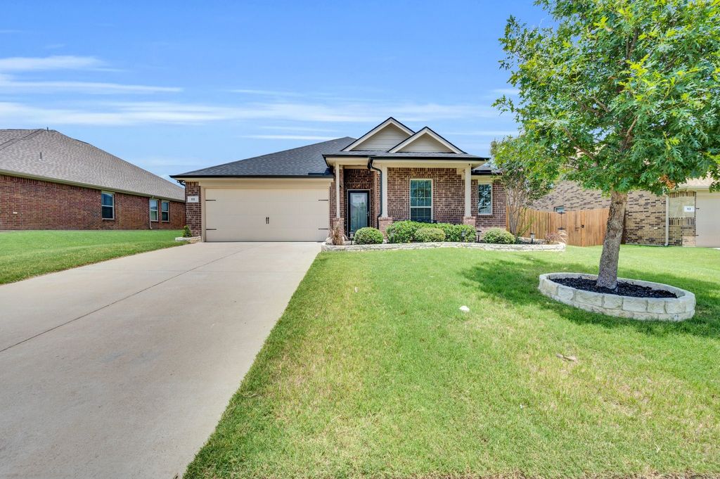 111 Broken Arrow Street, Waxahachie, TX 75165