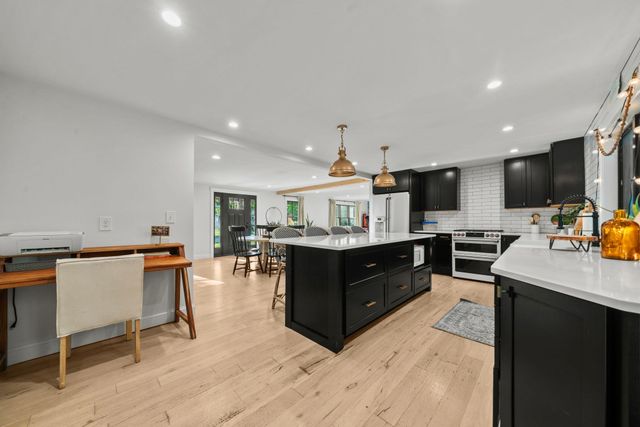 53 Cranmore Rd, Braintree, MA 02184
