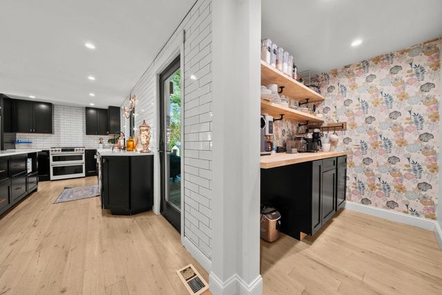 53 Cranmore Rd, Braintree, MA 02184