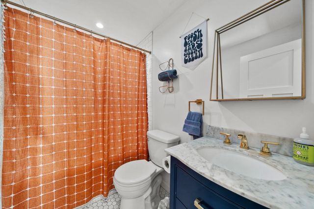 53 Cranmore Rd, Braintree, MA 02184