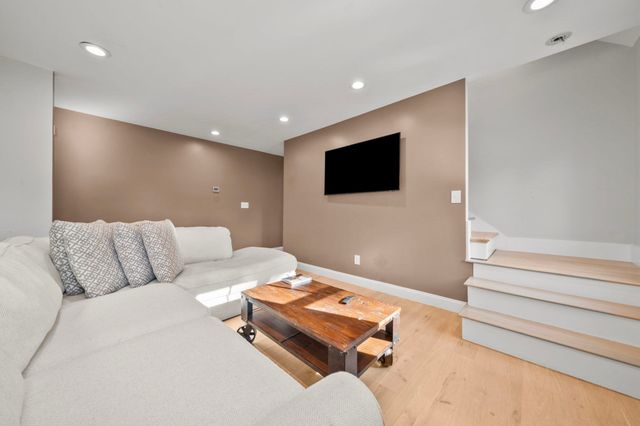 53 Cranmore Rd, Braintree, MA 02184