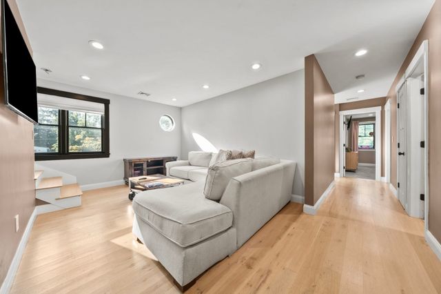 53 Cranmore Rd, Braintree, MA 02184