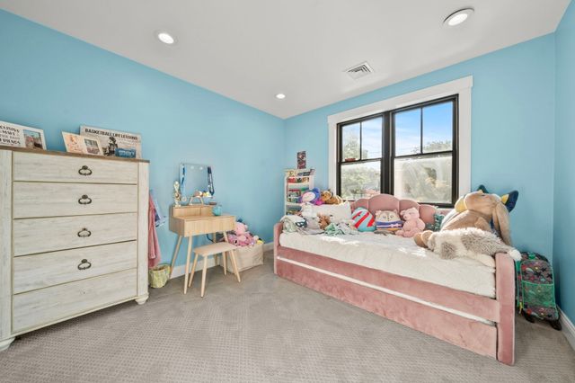 53 Cranmore Rd, Braintree, MA 02184