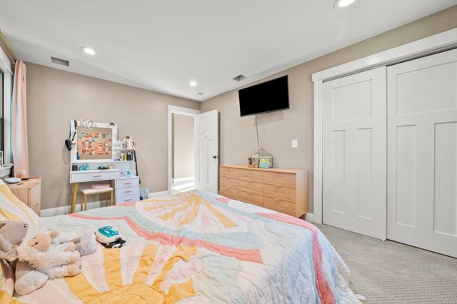 53 Cranmore Rd, Braintree, MA 02184