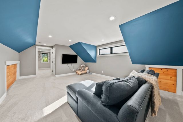 53 Cranmore Rd, Braintree, MA 02184
