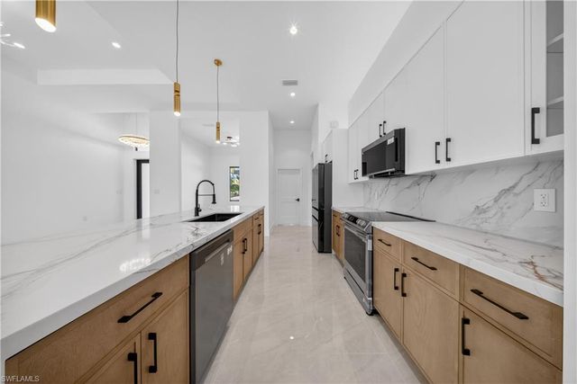 5027 Gunn CIR, Labelle, FL 33935