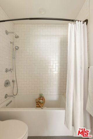 2955 8th Avenue, Los Angeles, CA 90018