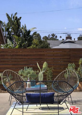 2955 8th Avenue, Los Angeles, CA 90018