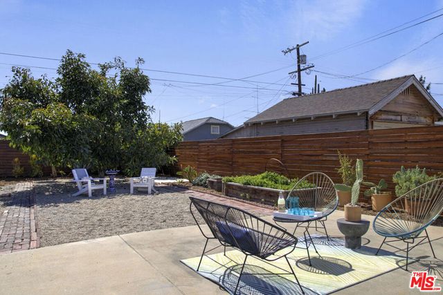 2955 8th Avenue, Los Angeles, CA 90018