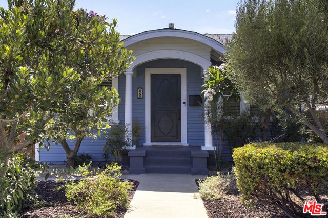 2955 8th Avenue, Los Angeles, CA 90018