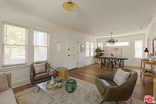 2955 8th Avenue, Los Angeles, CA 90018