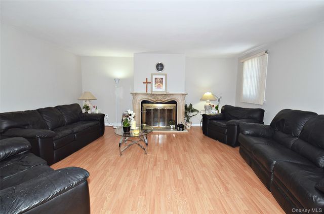 1055 Coates Avenue, Holbrook, NY 11741