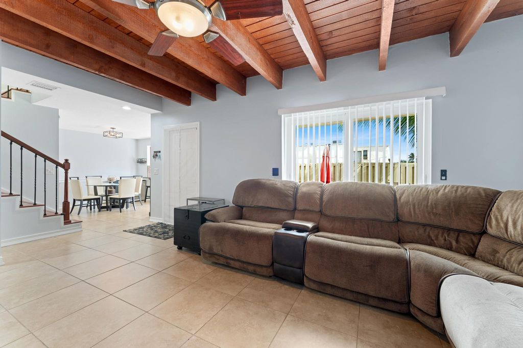 Image 10 of property listing at 12128 Regal Court E, Wellington, FL 33414