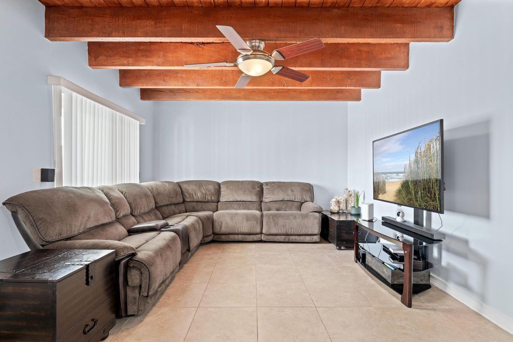 Image 12 of property listing at 12128 Regal Court E, Wellington, FL 33414