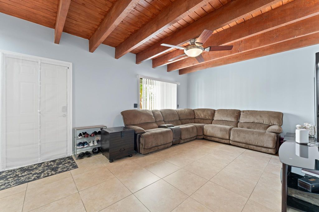 Image 13 of property listing at 12128 Regal Court E, Wellington, FL 33414