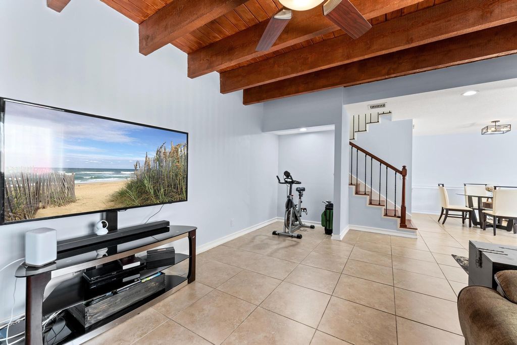 Image 14 of property listing at 12128 Regal Court E, Wellington, FL 33414