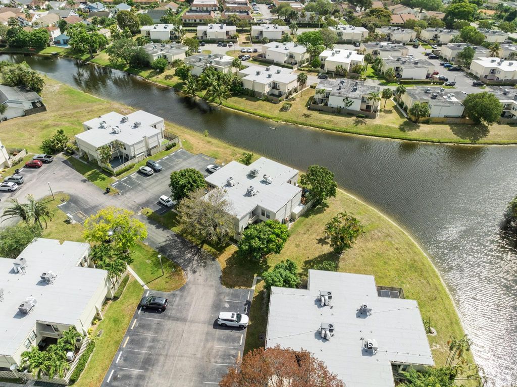 Image 30 of property listing at 12128 Regal Court E, Wellington, FL 33414