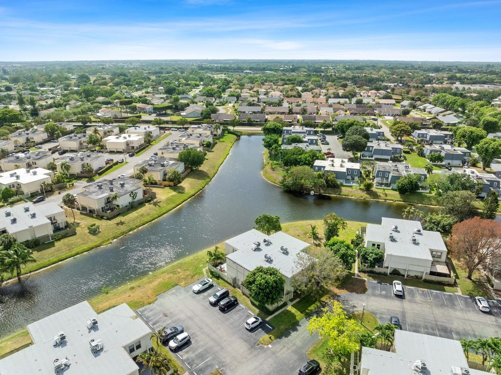 Image 31 of property listing at 12128 Regal Court E, Wellington, FL 33414