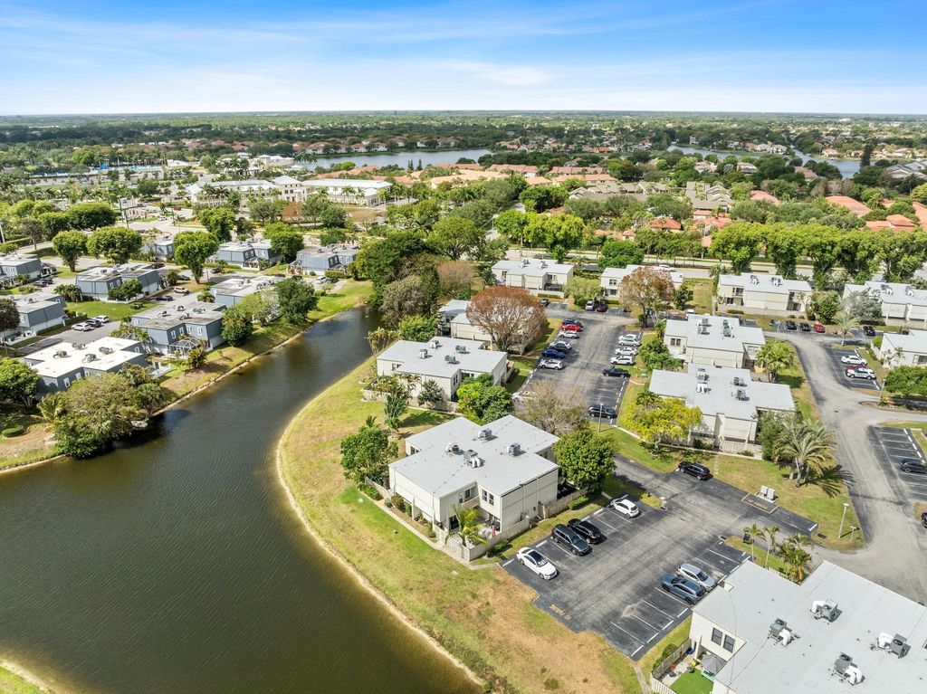 Image 32 of property listing at 12128 Regal Court E, Wellington, FL 33414