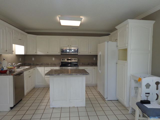 902 Bellemeade Street, Hartselle, AL 35640