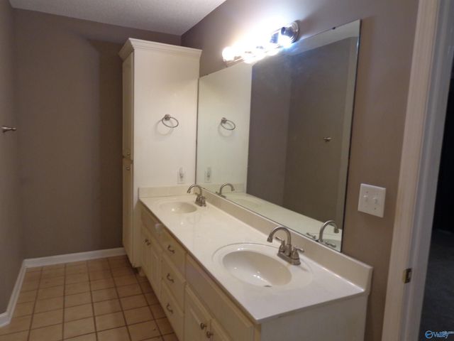 902 Bellemeade Street, Hartselle, AL 35640