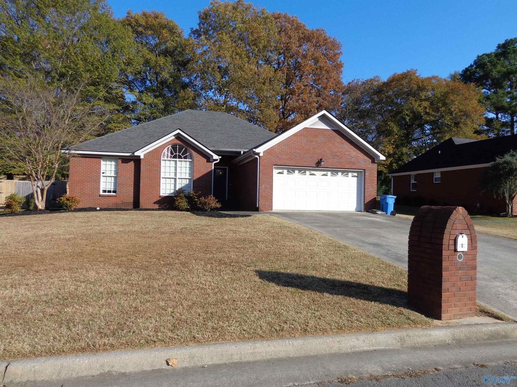 902 Bellemeade Street, Hartselle, AL 35640