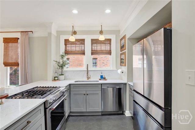 208 E 48th Street, Savannah, GA 31405