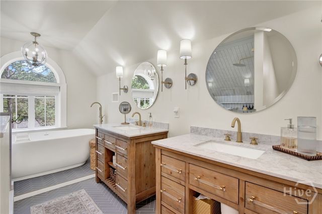 208 E 48th Street, Savannah, GA 31405