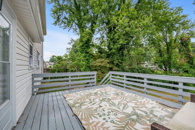 120 Glenwood Road, Glenwood Landing, NY 11547