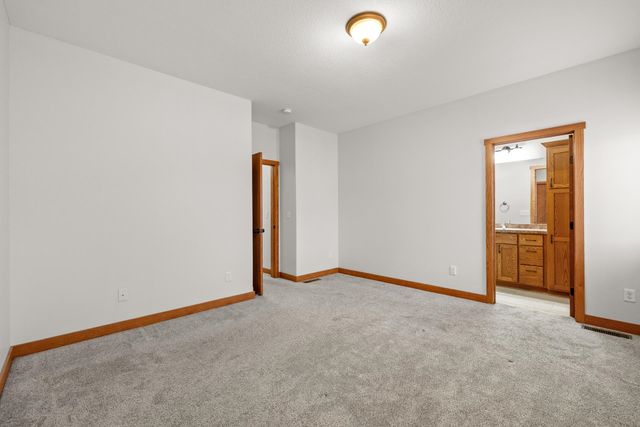 3425 NE 8th ST, Minot, ND 58703